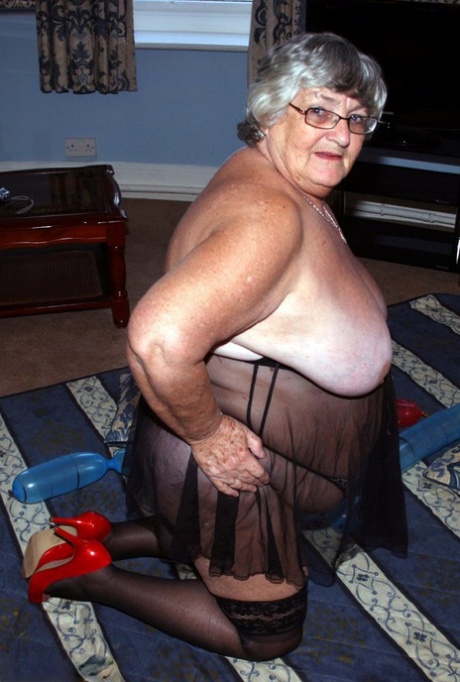 Grandma Libby nude picture