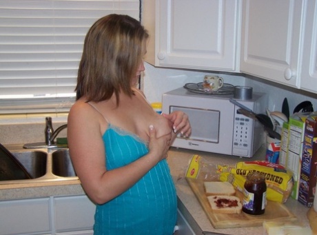 latina lesbian mom naked picture 23