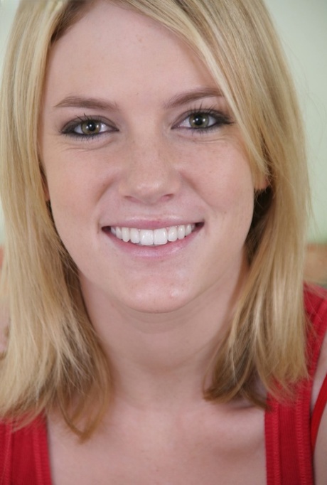Riley Ray porn photo 11