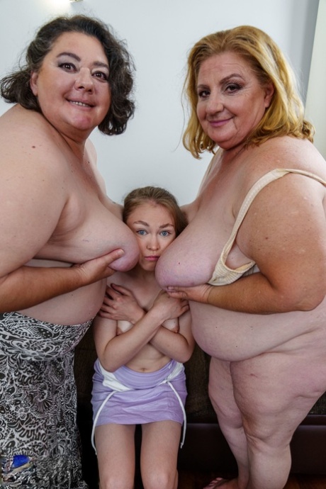 boy massages aunt and mom hot pictures